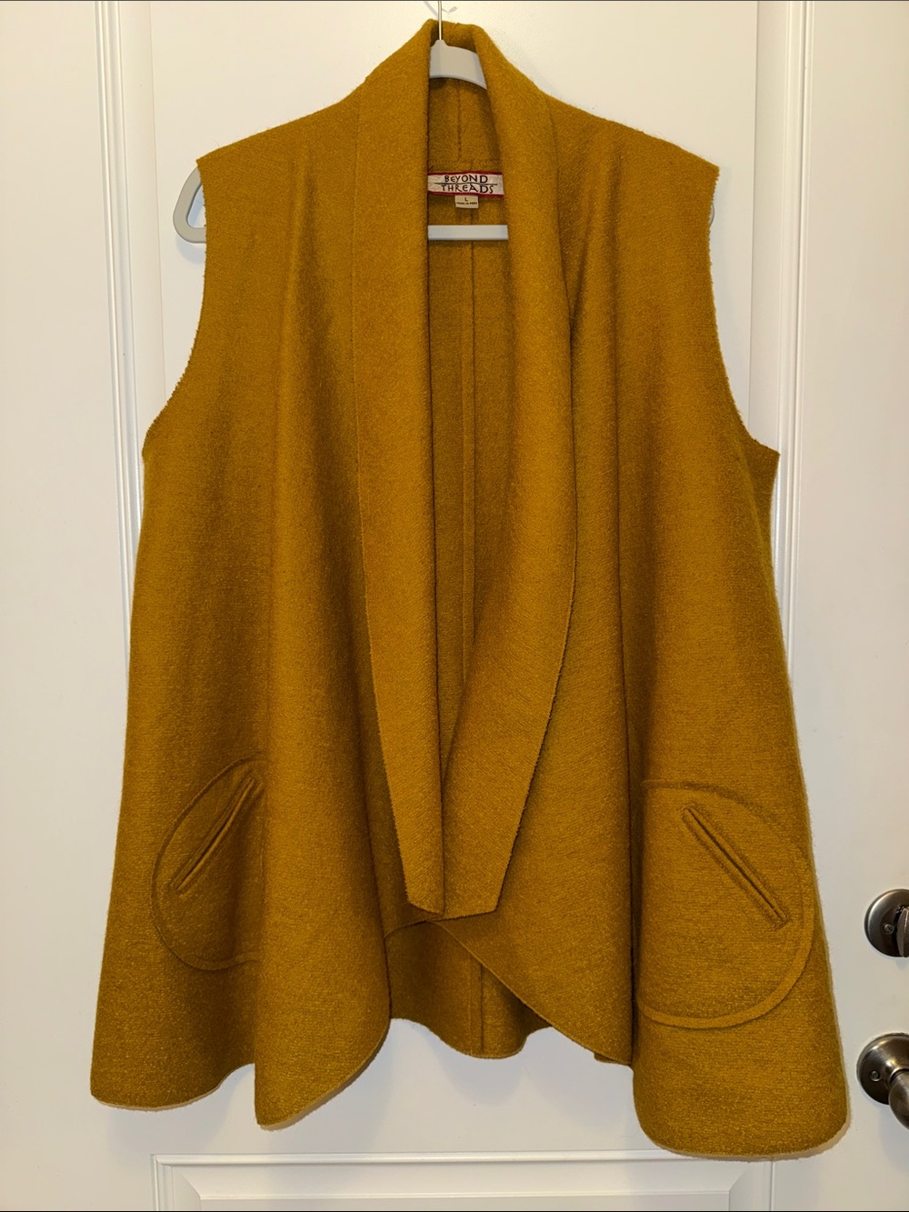Beyond Thread Mustard Draped Wool-Blend Sleeveless Vest large excellent con